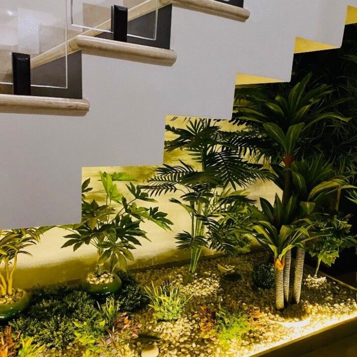 تحت الدرج (1)