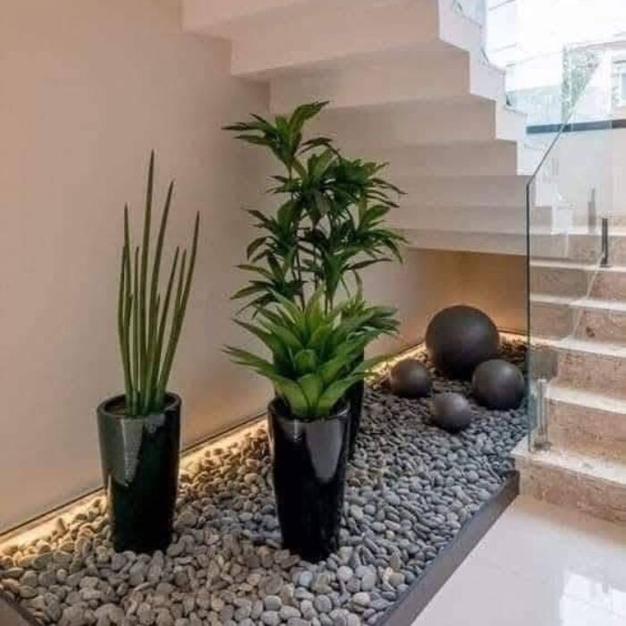 تحت الدرج (11)