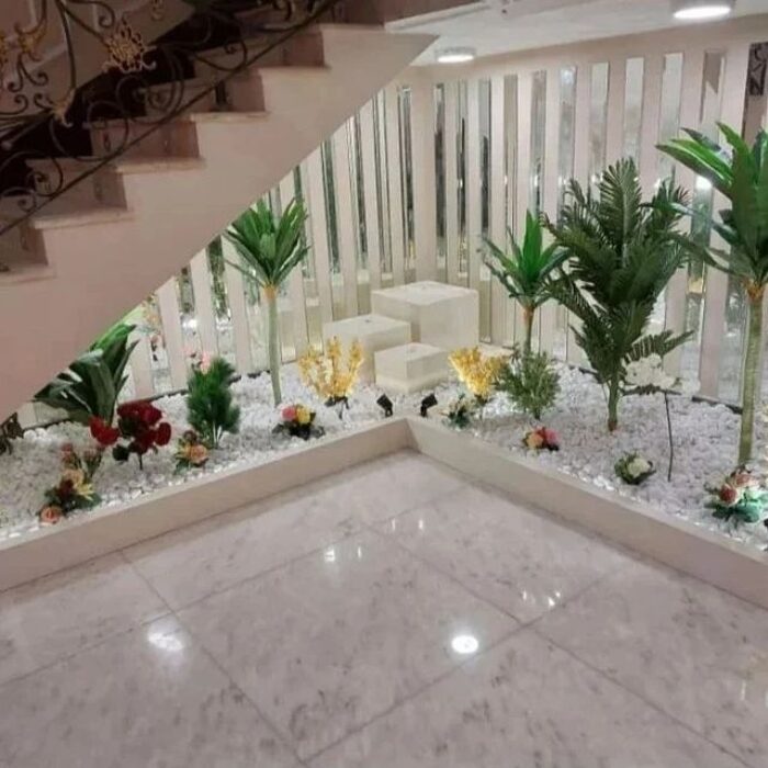 تحت الدرج (2)